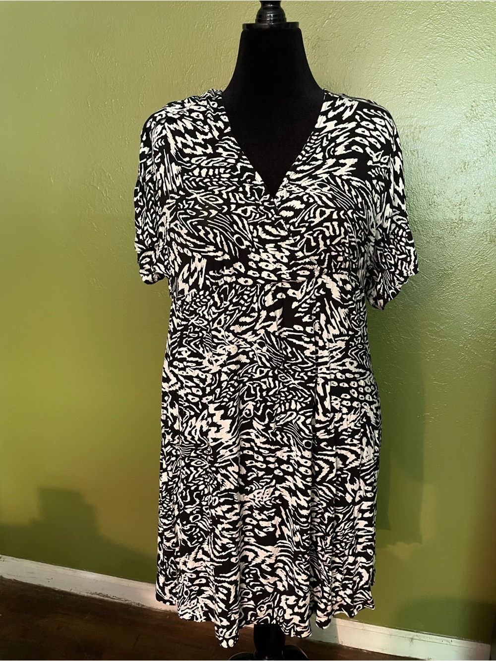 Nicole Miller Black and White Abstract Print Top